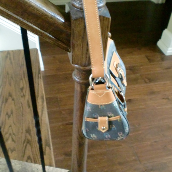 Dooney &  Bourke - Picture 7 of 8